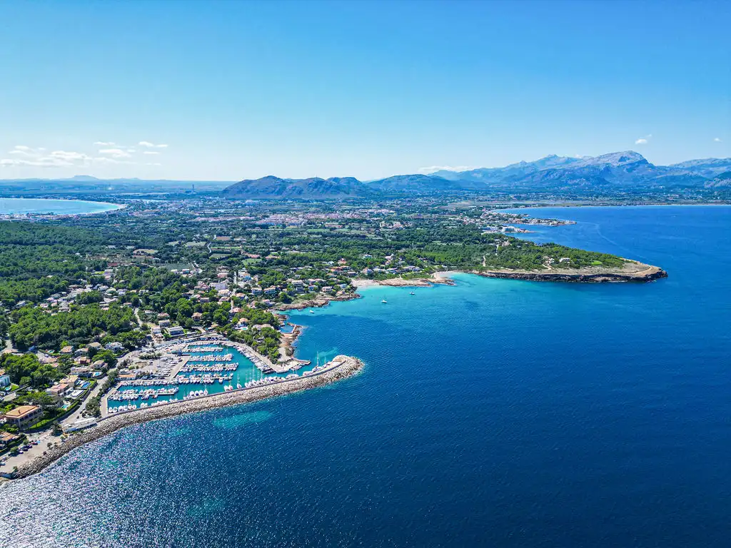 Vista exterior de Casa o xalet en venda en Alcúdia amb Aire condicionat, Calefacció i Jardí privat