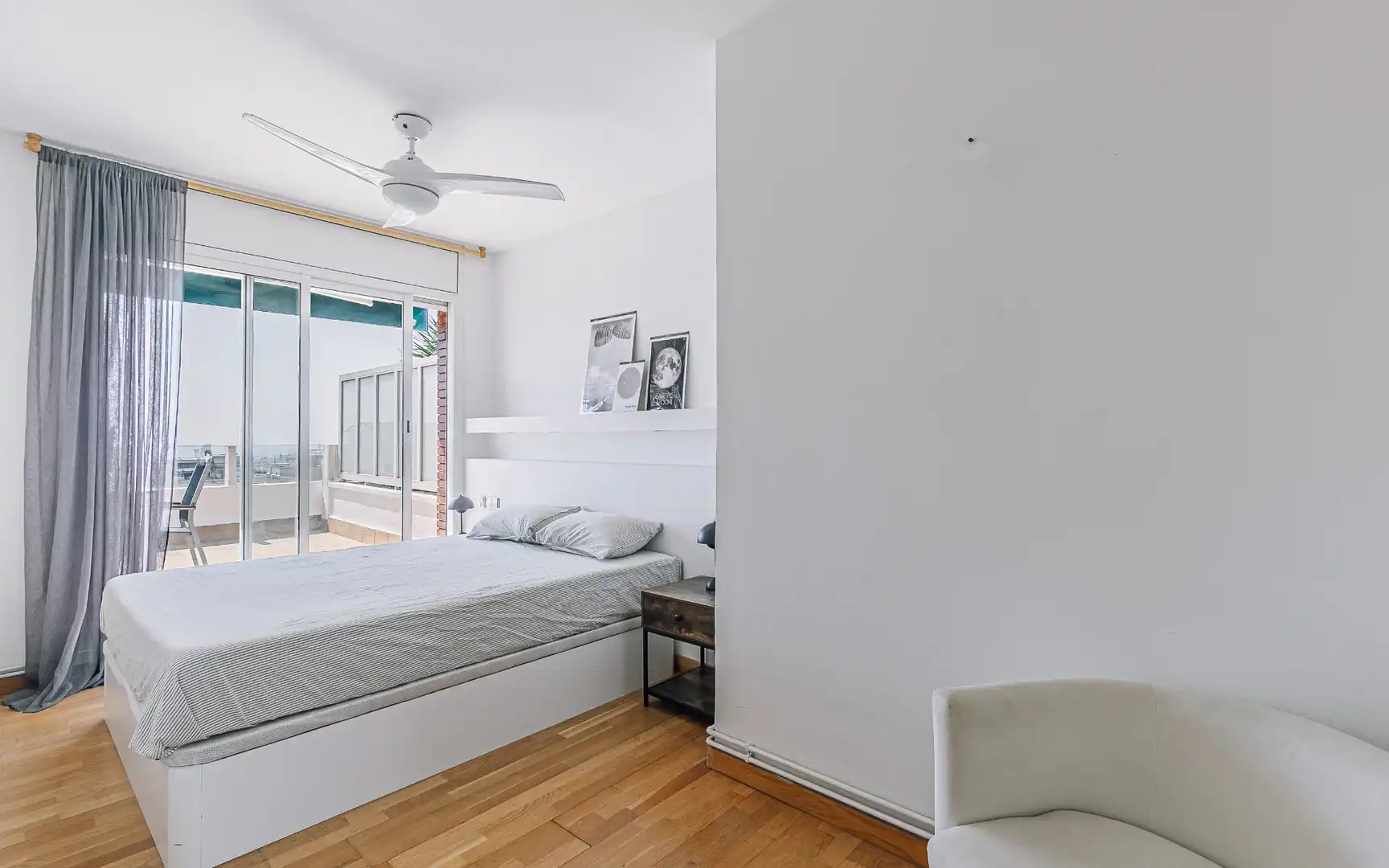 Schlafzimmer von Dachboden zum Verkauf in Barcelona mit Klimaanlage, Terrasse und Möbliert