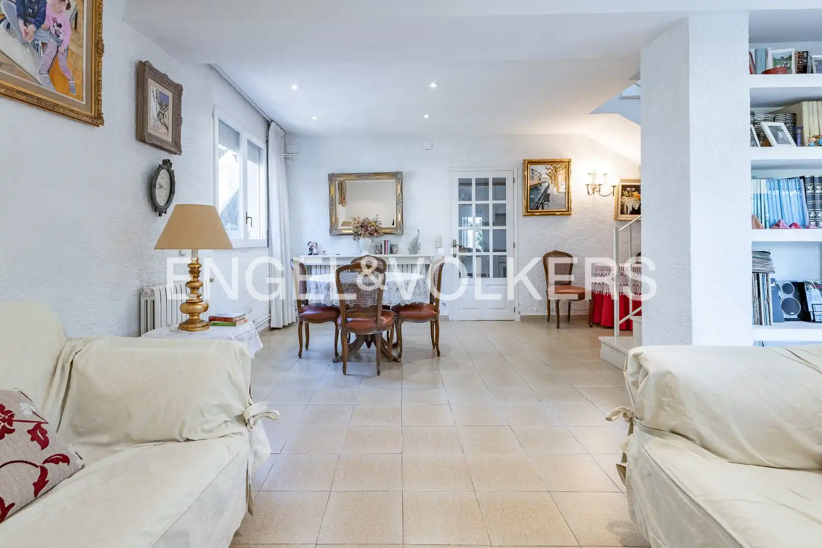 Living room of Houses for sale in Sant Cugat del Vallès  with Air Conditioner, Heating and Private garden