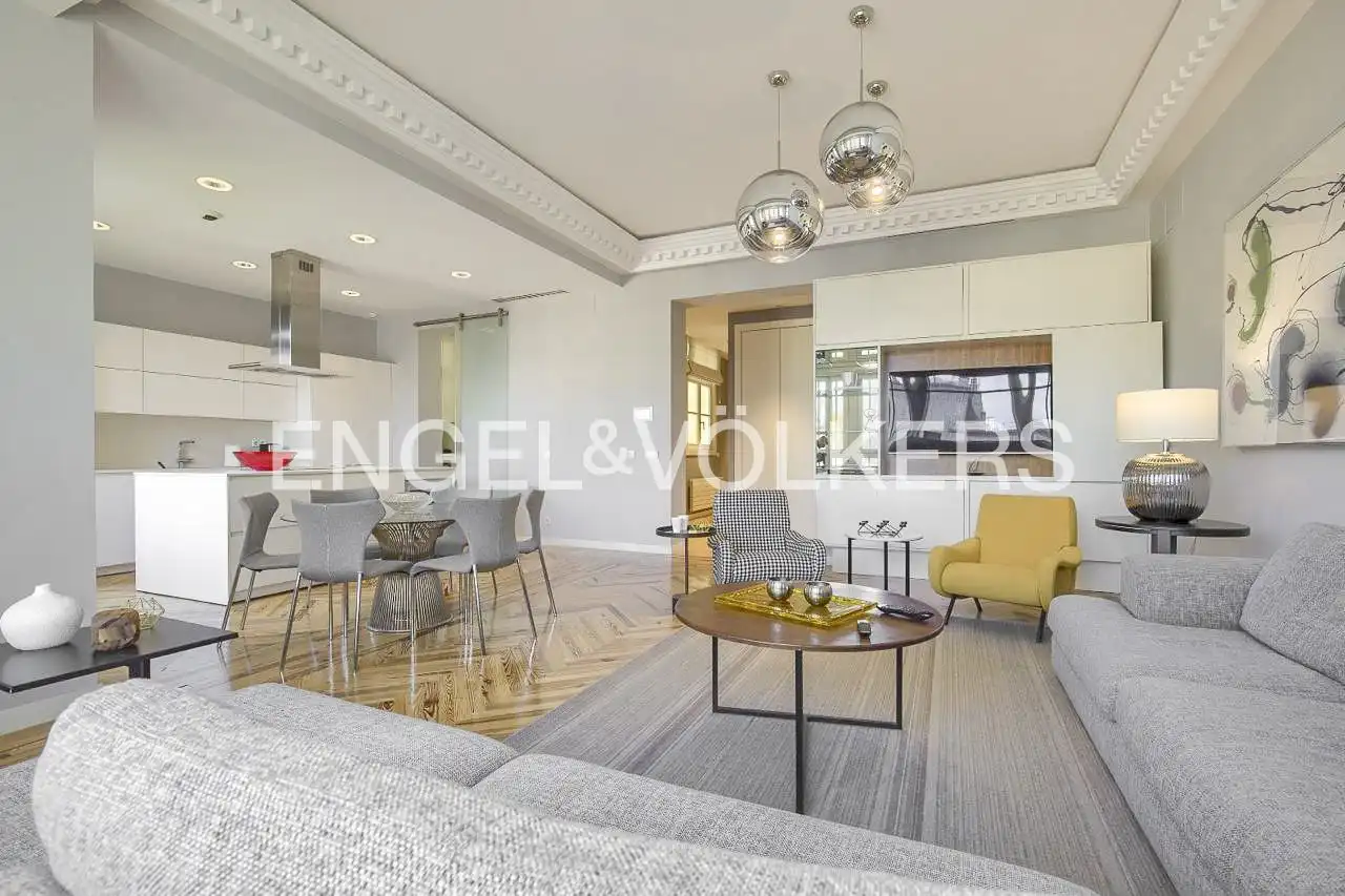 Sala de estar de Piso de alquiler en Madrid con Aire acondicionado, Calefacción y Jardín privado