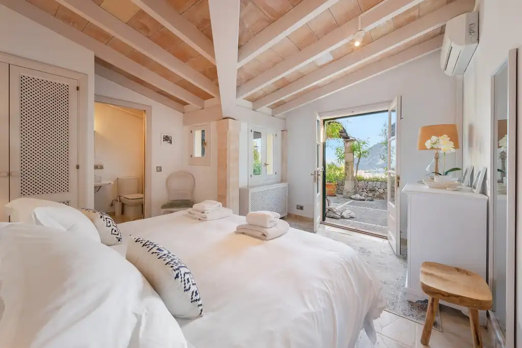 Schlafzimmer von Haus oder Chalet zum Verkauf in Pollença mit Klimaanlage, Heizung und Privatgarten