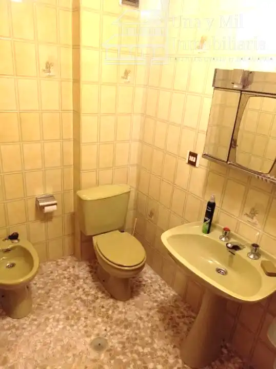Baño de Piso en venta en Guijuelo con Calefacción, Trastero y Amueblado