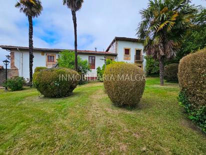 Vista exterior de Casa o xalet en venda en Villaviciosa amb Calefacció, Jardí privat i Parquet