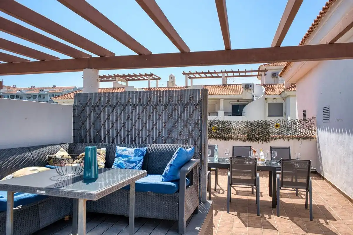 Terrasse von Dachboden zur Miete in Manilva mit Klimaanlage, Heizung und Terrasse