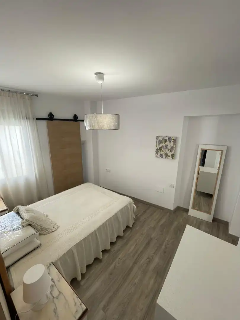 Schlafzimmer von Wohnungen zur Miete in Jaén mit Klimaanlage, Heizung und Parkett