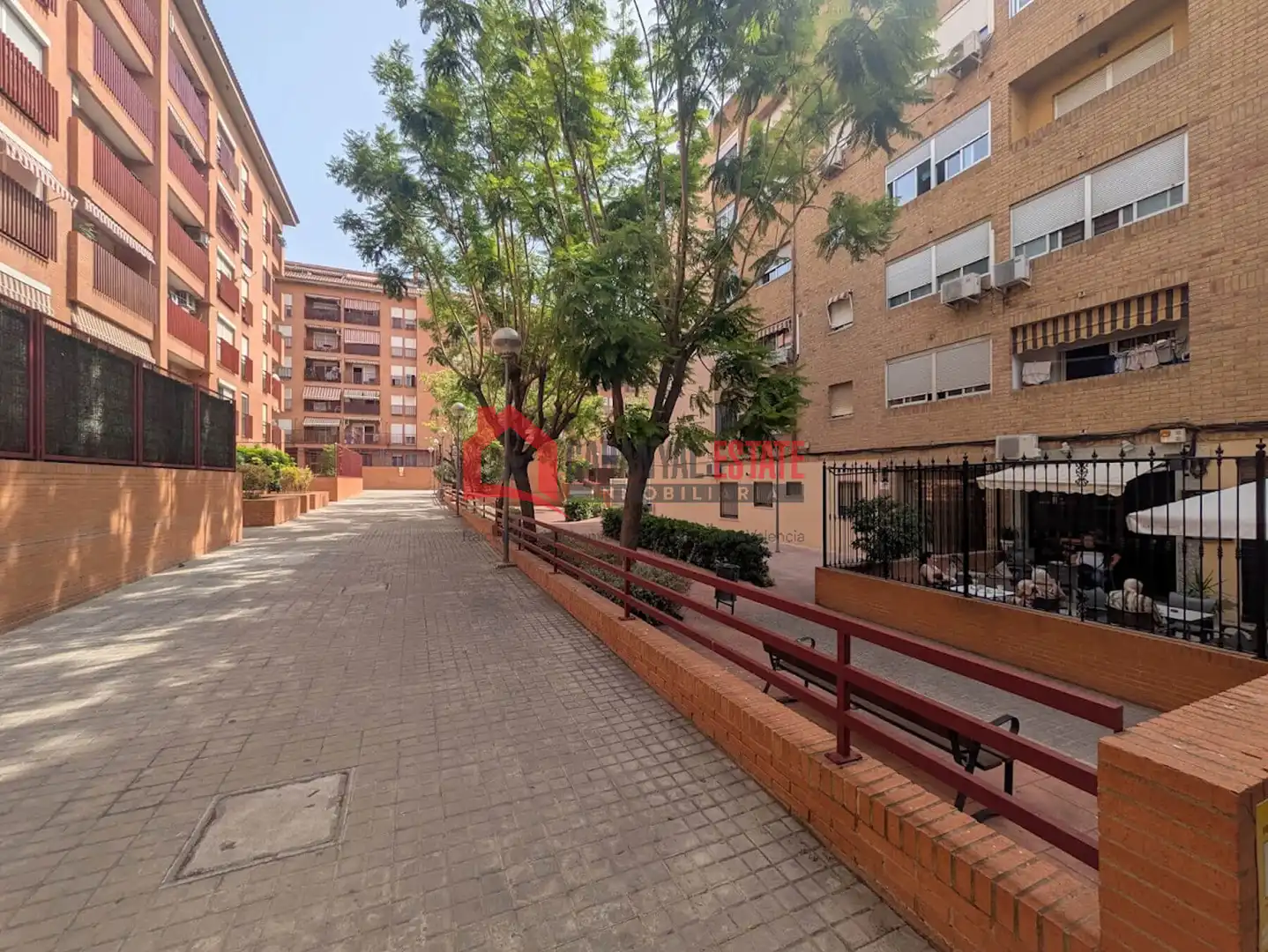Außenansicht von Wohnungen zur Miete in Paterna mit Terrasse und Möbliert