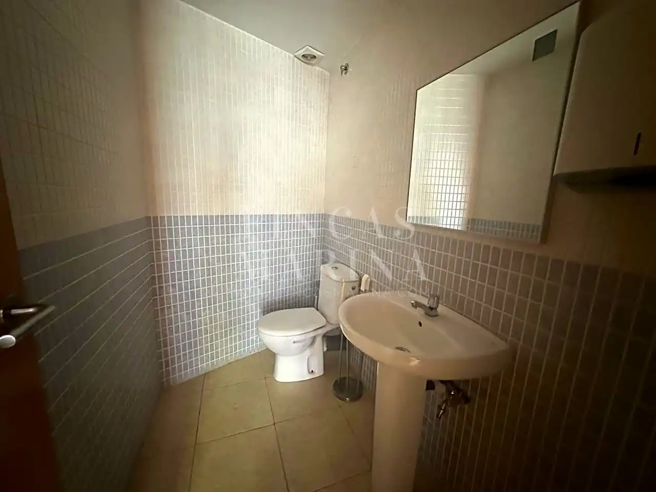 Badezimmer von Geschaftsraum zur Miete in Gavà