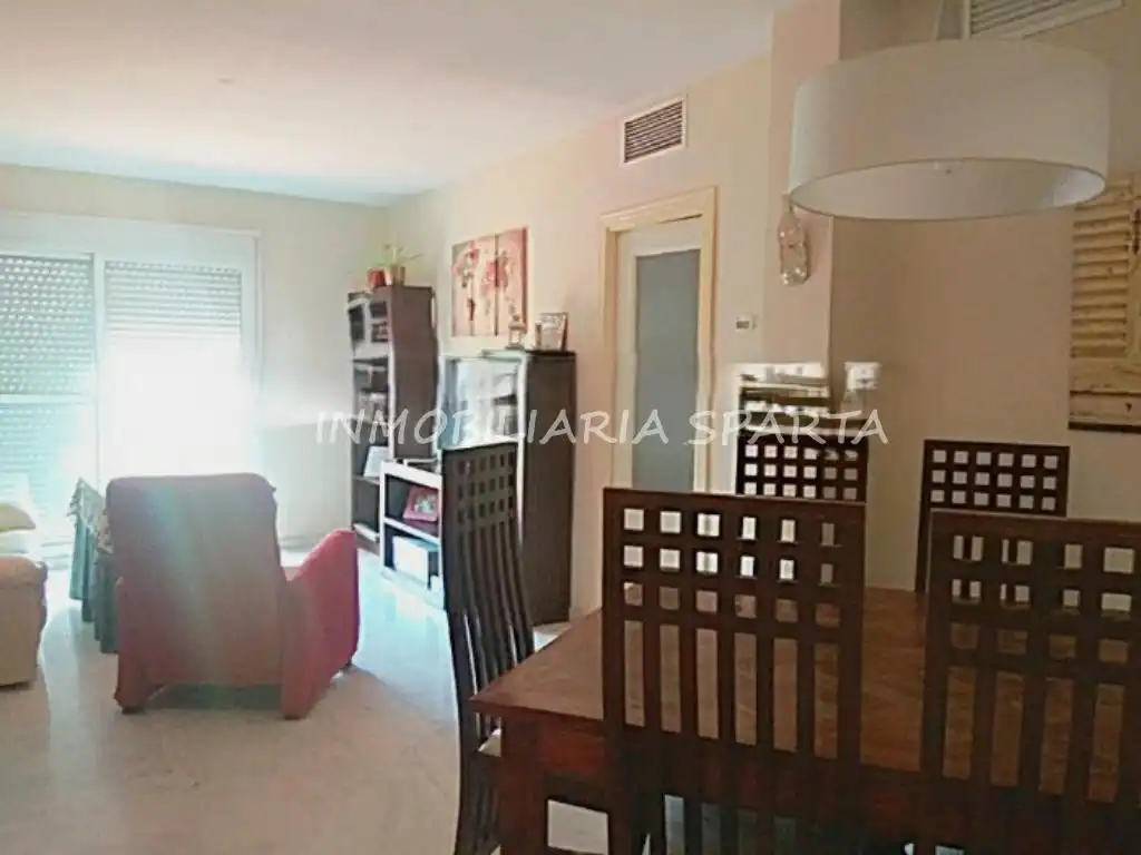 Wohnung zur Miete in Avenida Clara Campoamor, Barrio Alto