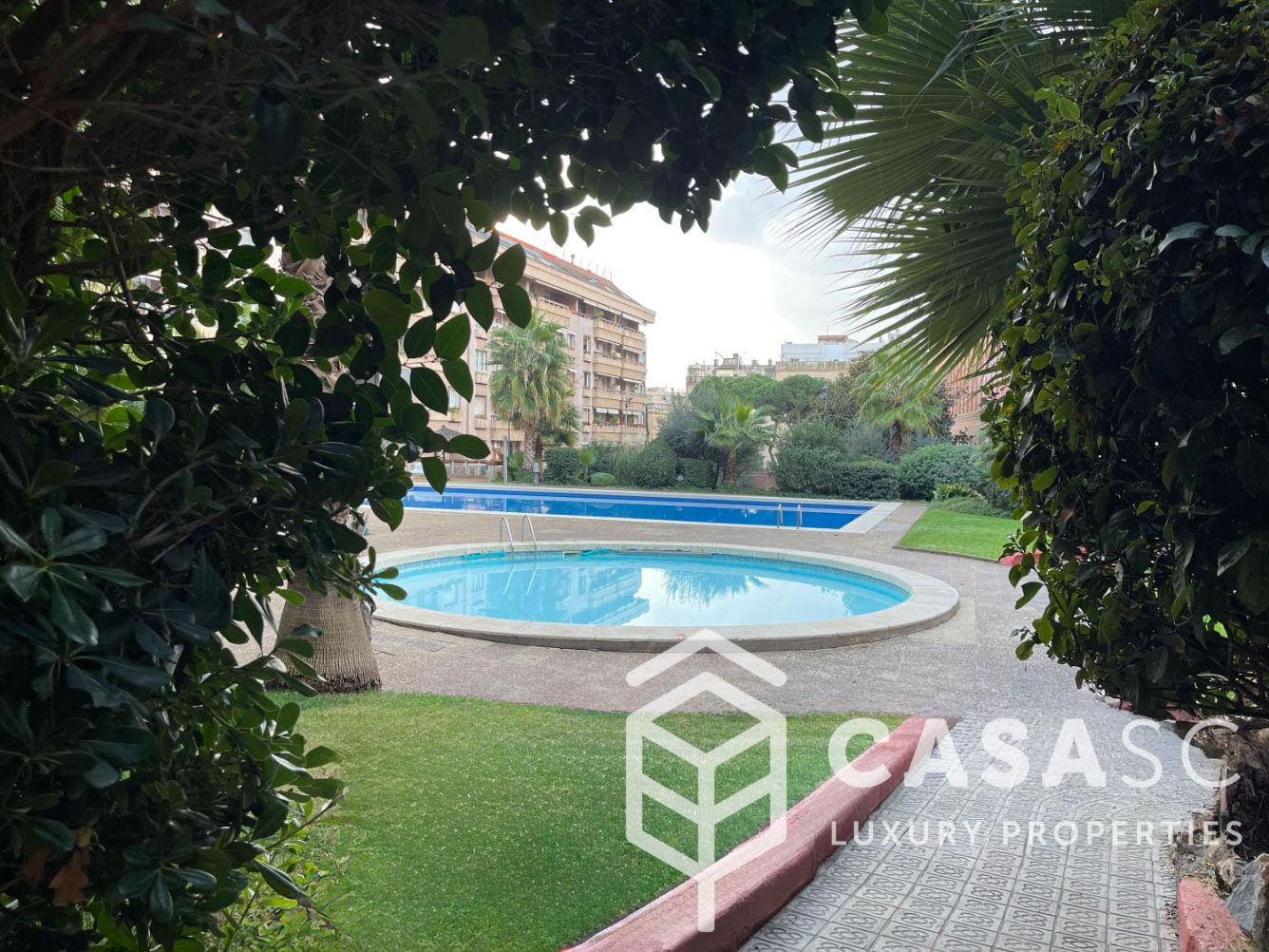 Vista exterior de Pis en venda en  Barcelona Capital amb Calefacció, Parquet i Terrassa