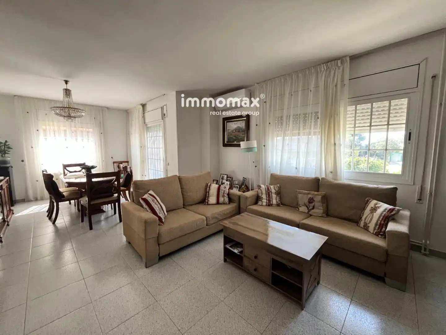 Sala d'estar de Casa o xalet en venda en Vilanova i la Geltrú amb Aire condicionat, Calefacció i Jardí privat