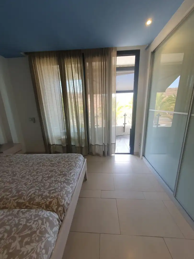 Dormitori de Apartament de lloguer en Arona amb Aire condicionat, Terrassa i Moblat