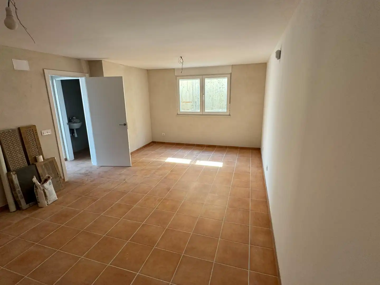 Sala d'estar de Casa o xalet en venda en Villares de la Reina amb Aire condicionat, Calefacció i Jardí privat