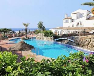 Piscina de Casa adosada en venda en Nerja amb Aire condicionat, Terrassa i Piscina