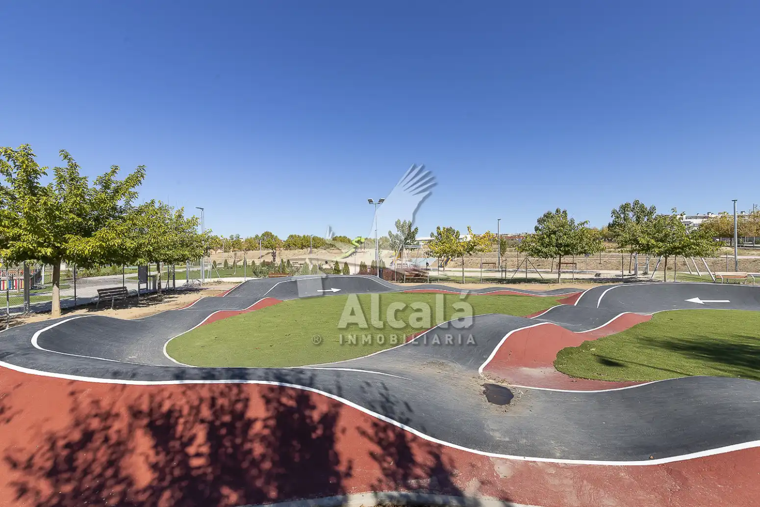 Außenansicht von Wohnung zum Verkauf in Villalbilla mit Klimaanlage, Heizung und Terrasse