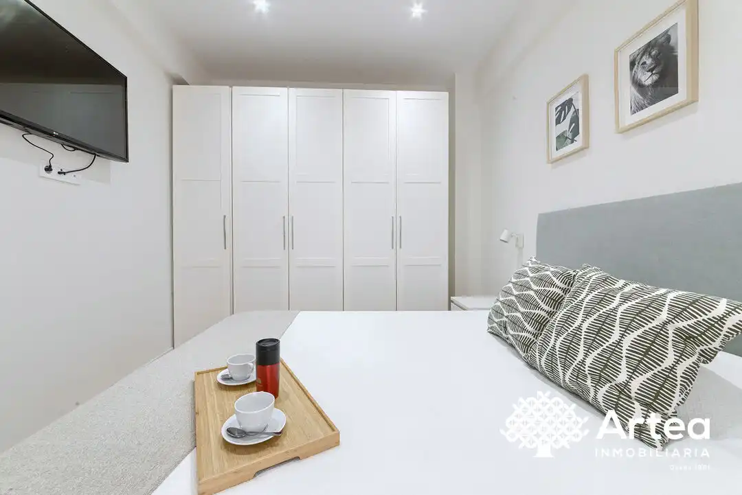 Schlafzimmer von Wohnung zum Verkauf in Bilbao  mit Heizung, Privatgarten und Möbliert
