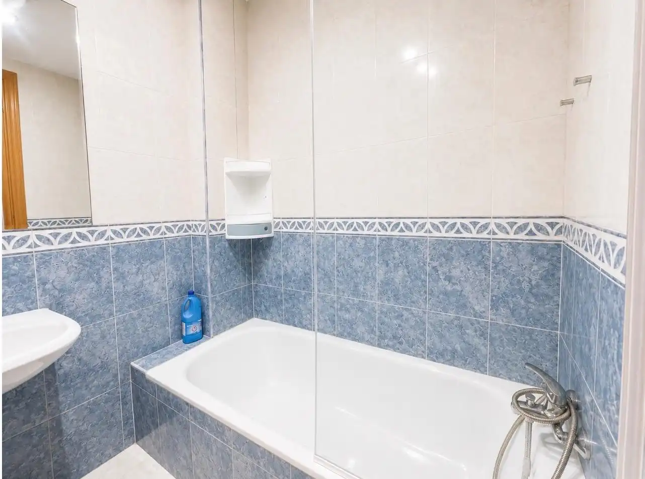 Bathroom of Study for sale in Málaga  with Alarm