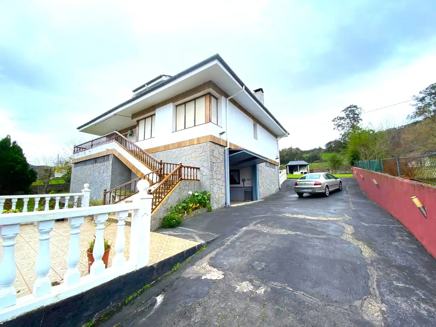 Vista exterior de Casa o xalet en venda en Castro-Urdiales amb Calefacció, Jardí privat i Parquet