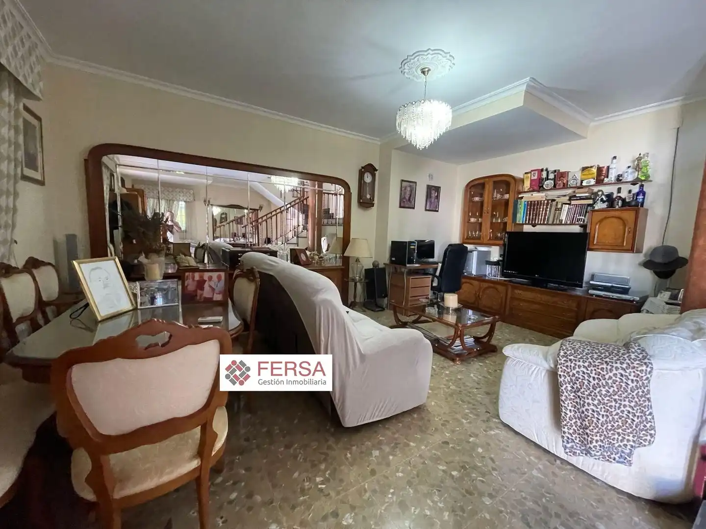 Sala d'estar de Casa o xalet en venda en El Puerto de Santa María amb Aire condicionat, Calefacció i Jardí privat