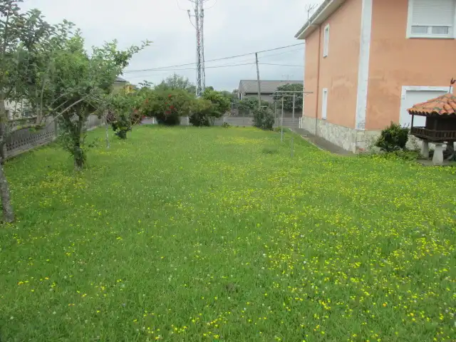 Casa o xalet en venda en Castropol amb Calefacció, Jardí privat i Parquet