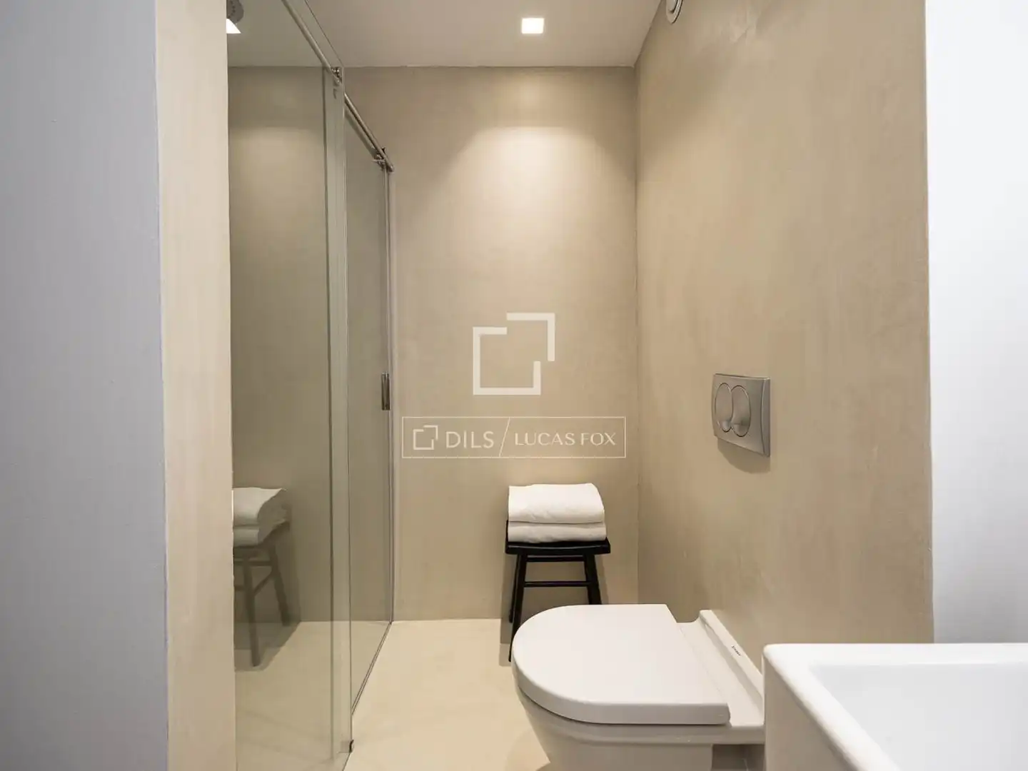 Badezimmer von Wohnung zum Verkauf in Barcelona mit Klimaanlage, Heizung und Parkett