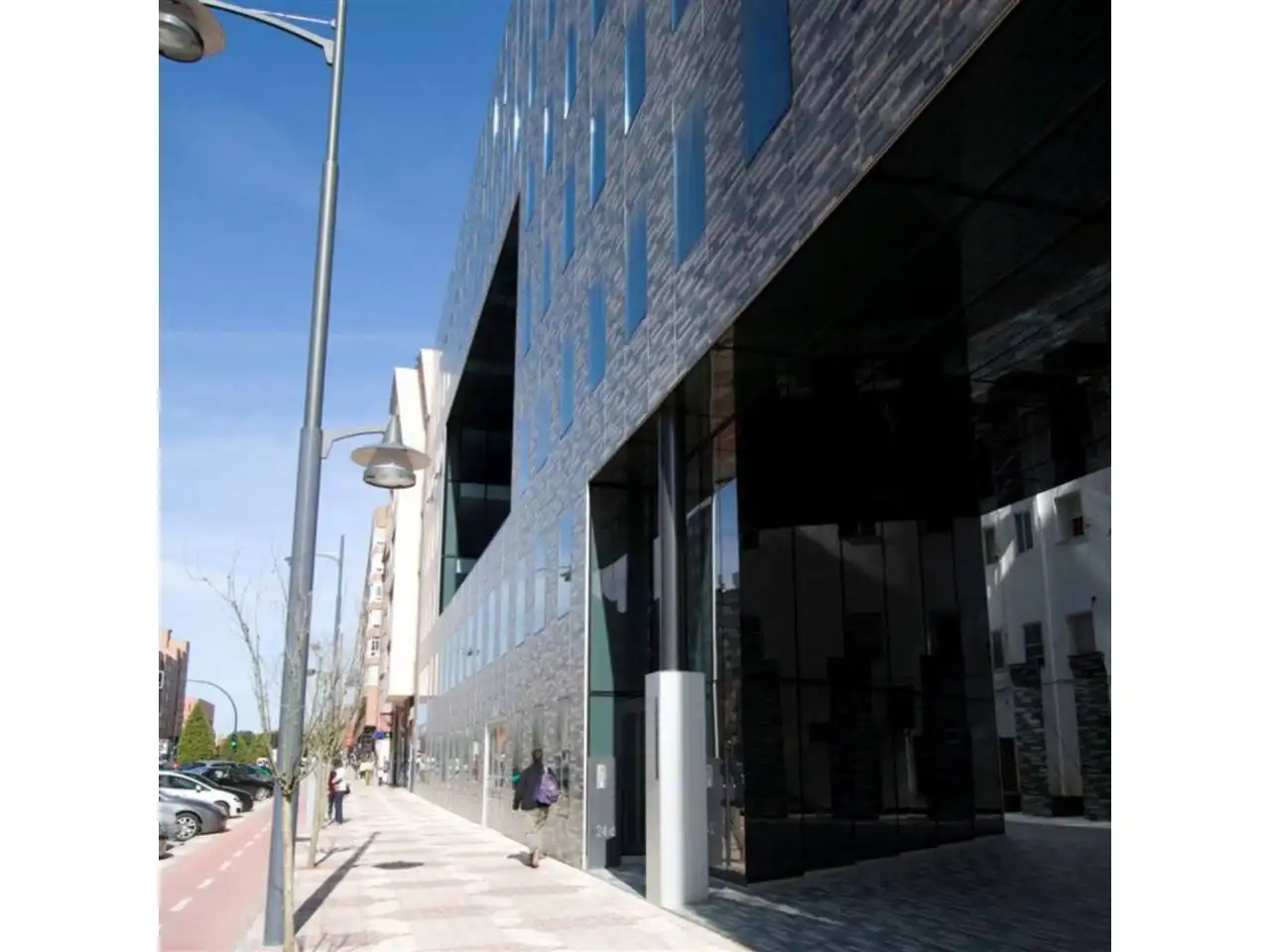 Vista exterior de Oficina en venda en Burgos amb Aire condicionat