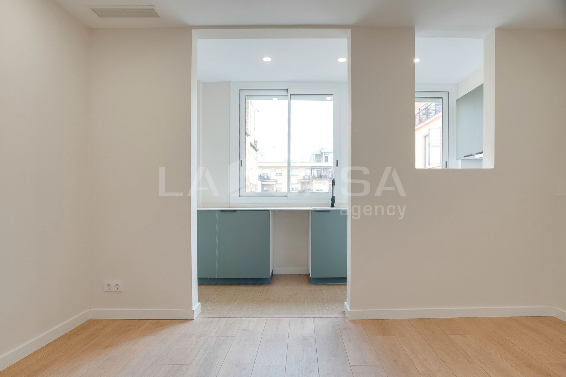 Dormitori de Pis en venda en  Barcelona Capital amb Balcó