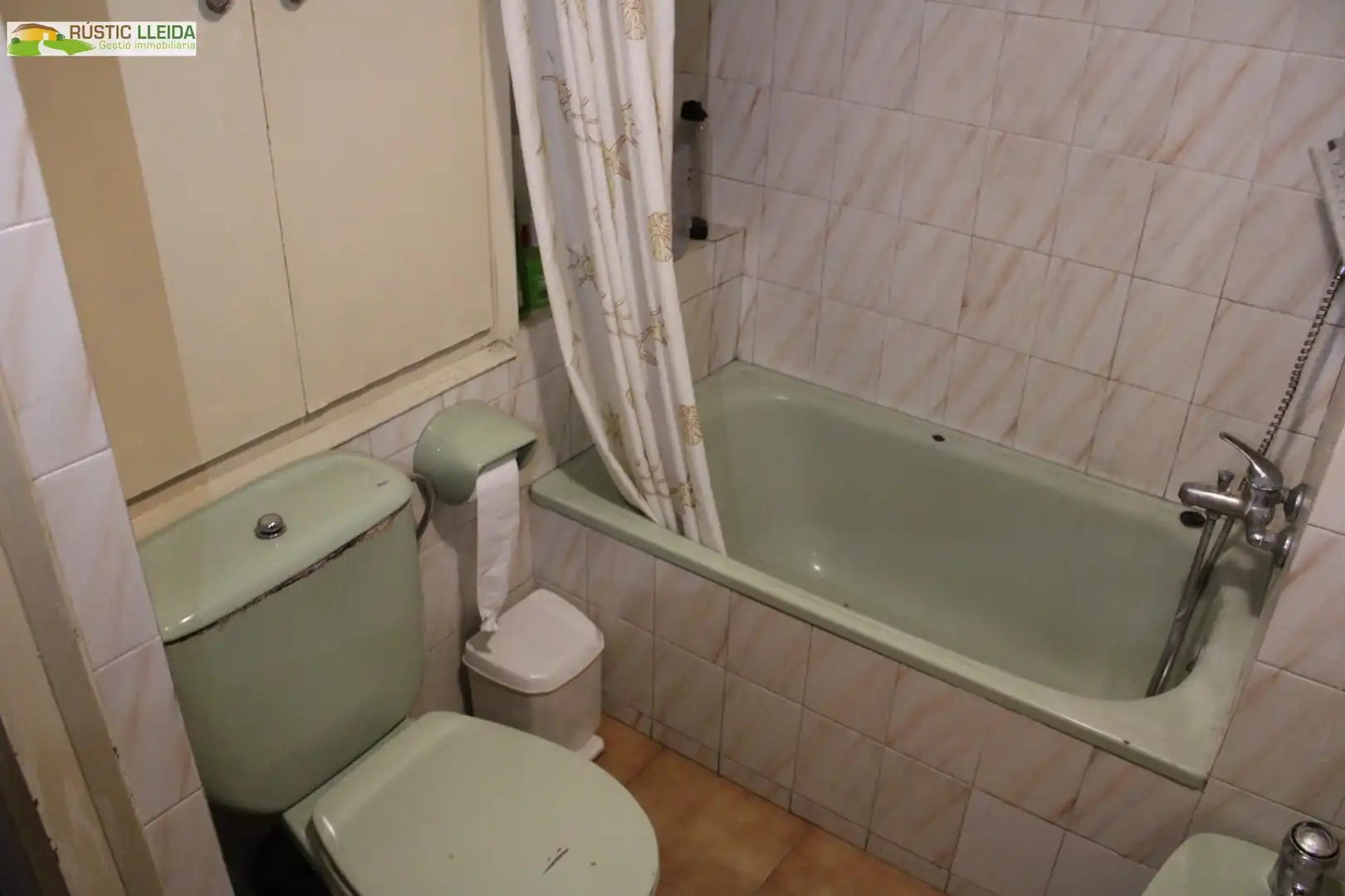 Baño de Finca rústica en venta en Talavera, Lleida