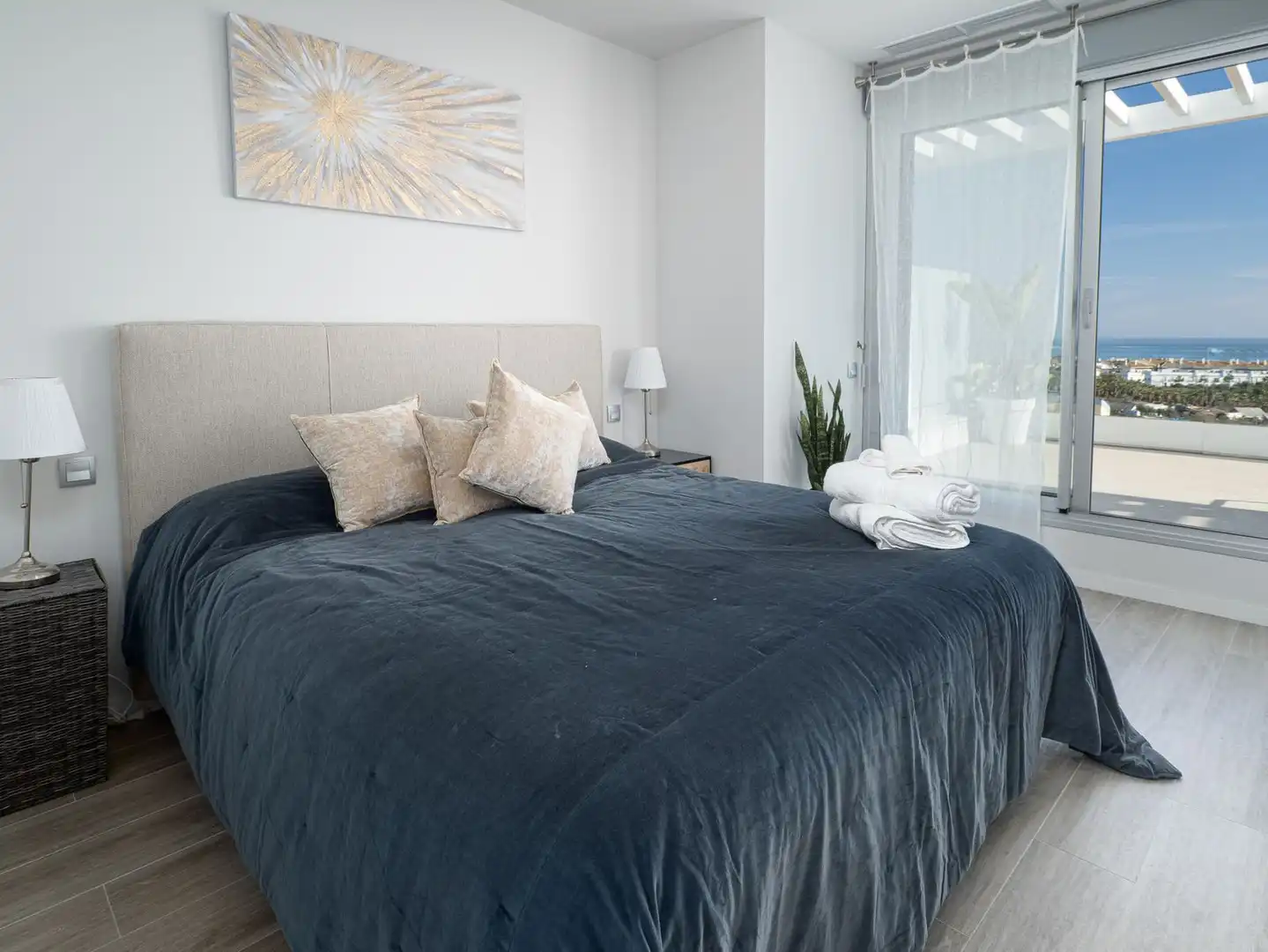 Habitación de Ático de alquiler en Estepona con Aire acondicionado, Terraza y Trastero