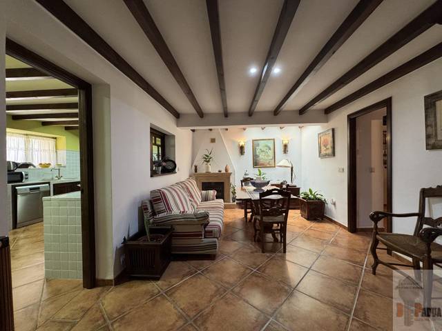 Casa-chalet en Venta en Macharaviaya