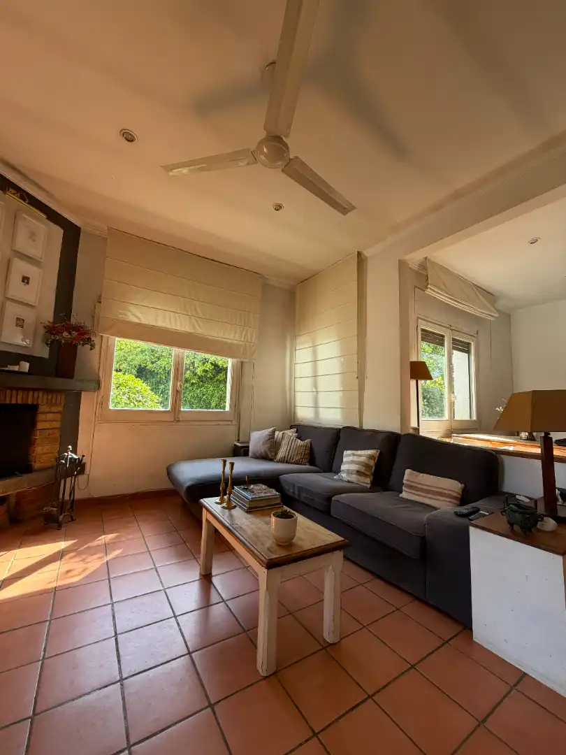 Sala d'estar de Casa o xalet en venda en Sant Cugat del Vallès amb Calefacció, Jardí privat i Terrassa
