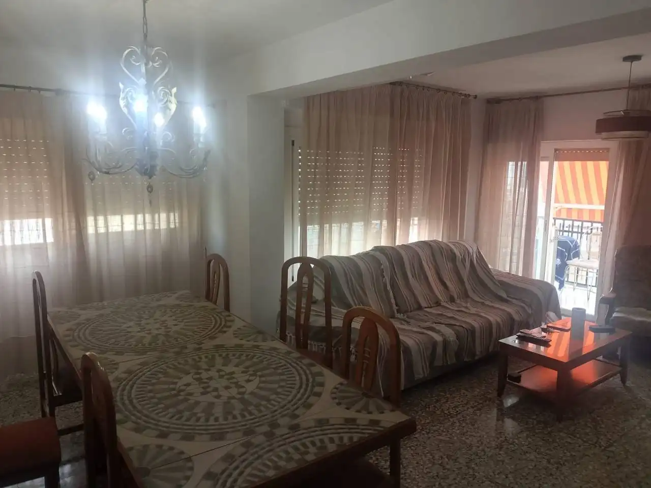 Wohnzimmer von Wohnung zum Verkauf in Oliva mit Klimaanlage, Möbliert und Balkon