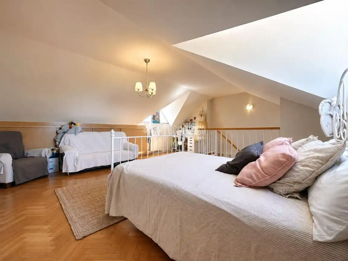 Habitación de Casa adosada en venta en Alcalá de Henares con Aire acondicionado, Calefacción y Parquet