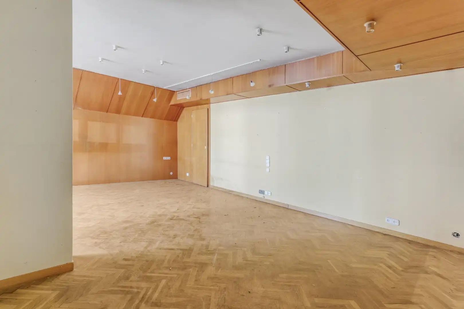 Maisonette zum Verkauf in Barcelona mit Klimaanlage, Parkett und Terrasse