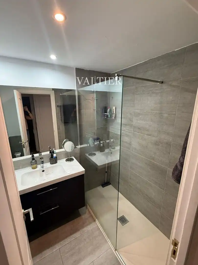 Bathroom of Flat for rent in Madrid