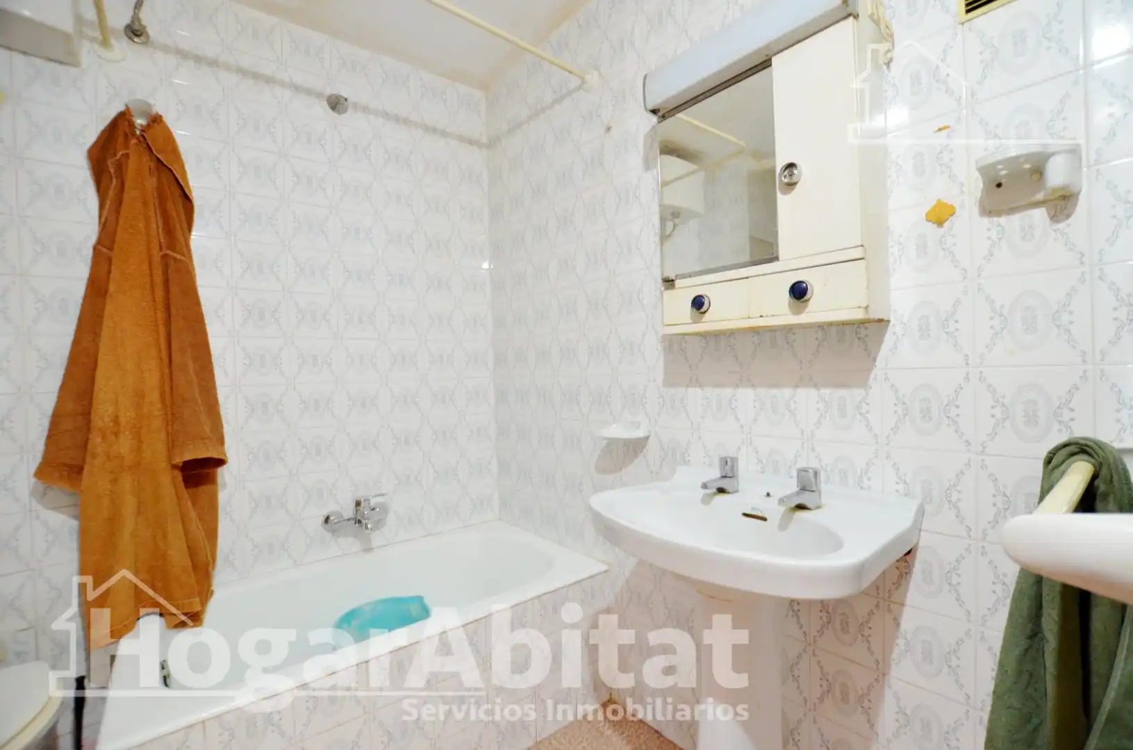 Badezimmer von Wohnung zum Verkauf in Gandia mit Balkon