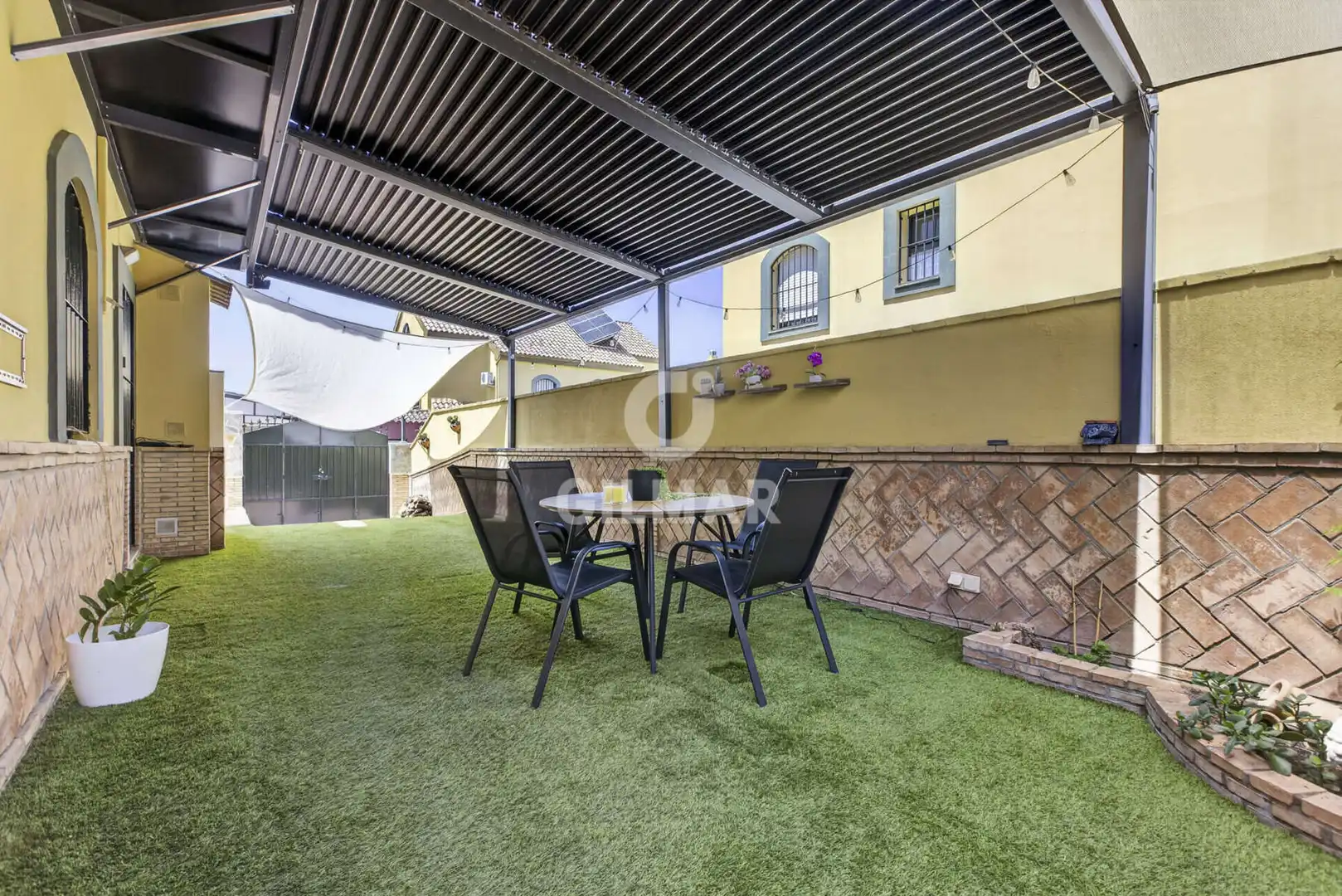 Terraza de Casa adosada en venta en Montequinto con Calefacción y Jardín privado