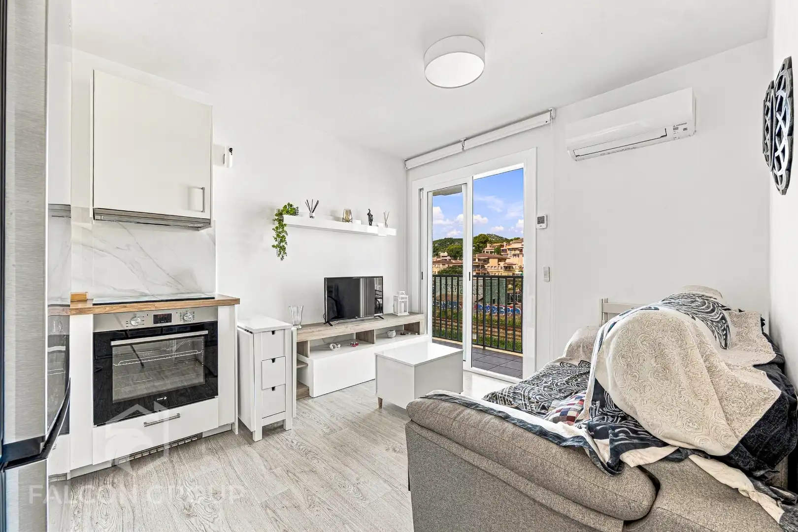 Apartament amb terrassa en venda a Carrer de Lluís Companys, imagen 2