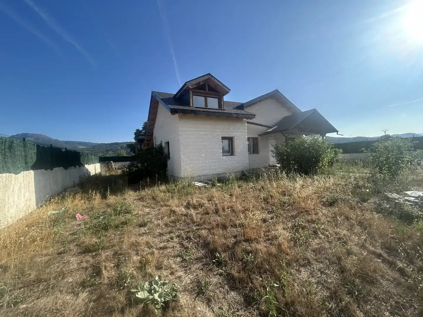 Vista exterior de Casa o xalet en venda en Carracedelo amb Jardí privat, Piscina i Balcó