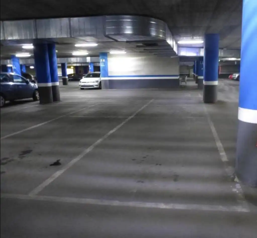 Aparcament amb ascensor en venda a Avenida de Diego Martínez Barrio 4, imagen 2