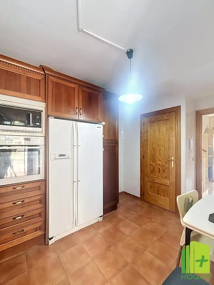 Cocina de Casa adosada en venta en Jaén con Aire acondicionado, Jardín privado y Terraza