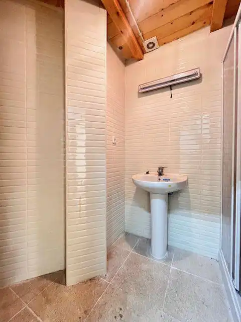 Badezimmer von Geschaftsraum zur Miete in Llanes