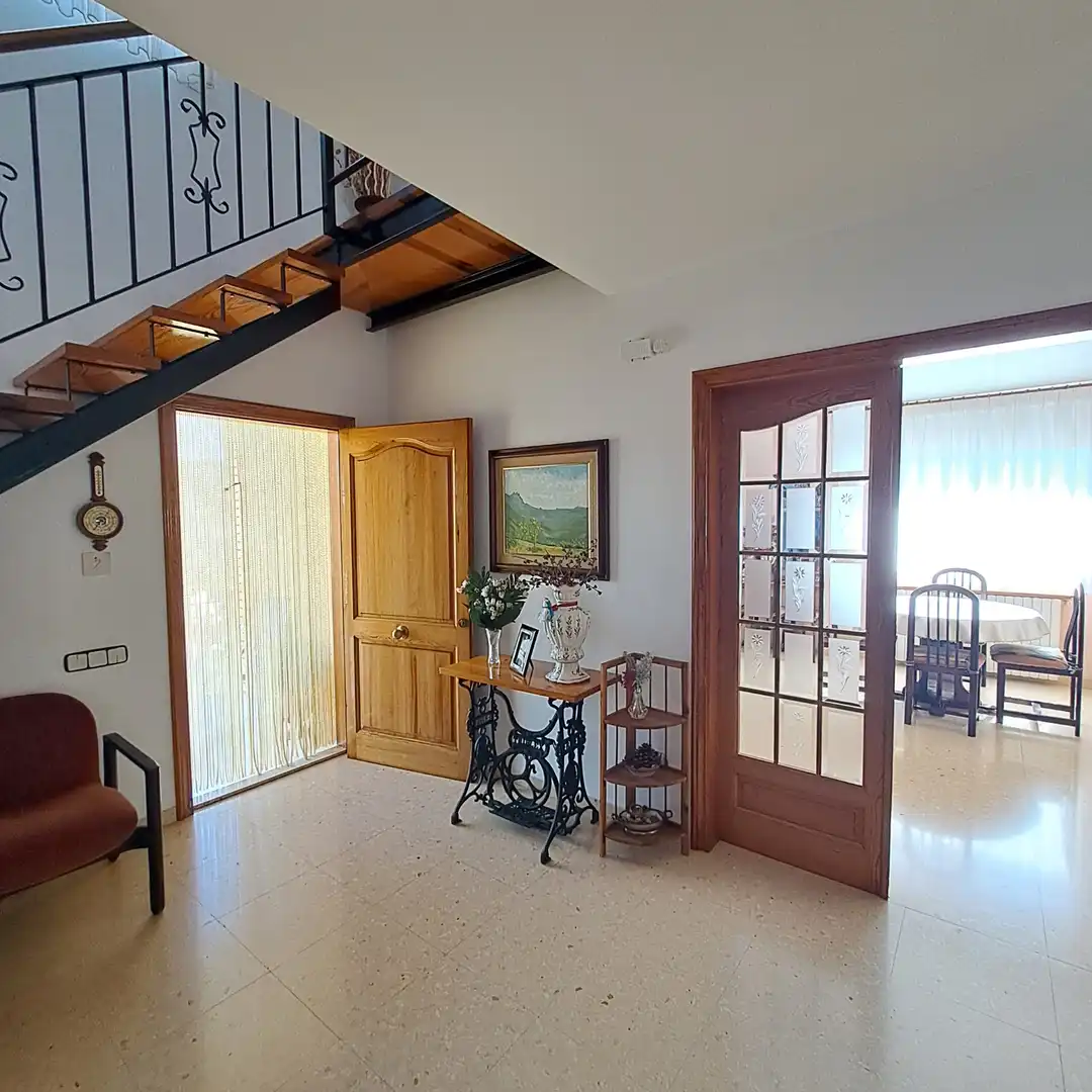 Casa amb terrassa en venda a Carrer Comiols
