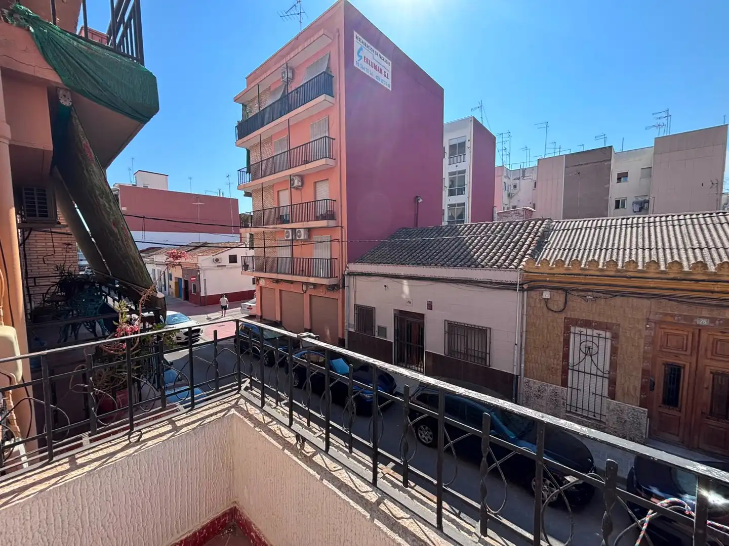 Vista exterior de Casa o xalet en venda en Burjassot amb Terrassa i Balcó