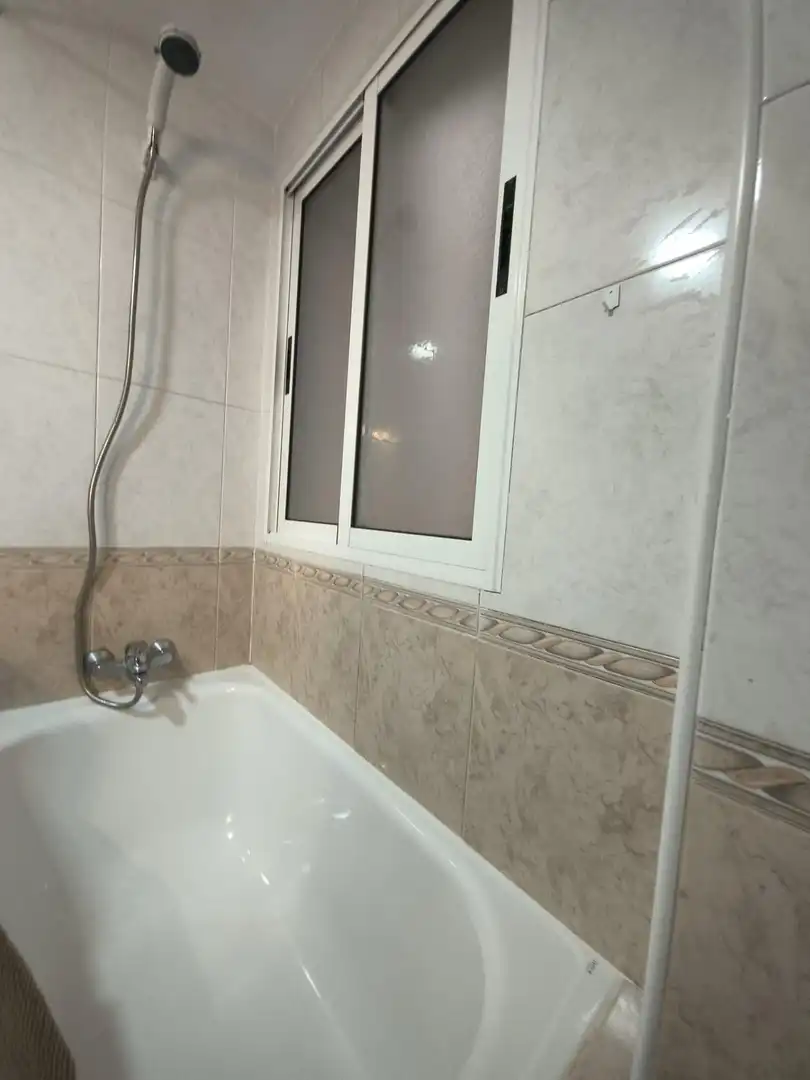 Baño de Piso de alquiler en Granada con Terraza y Amueblado