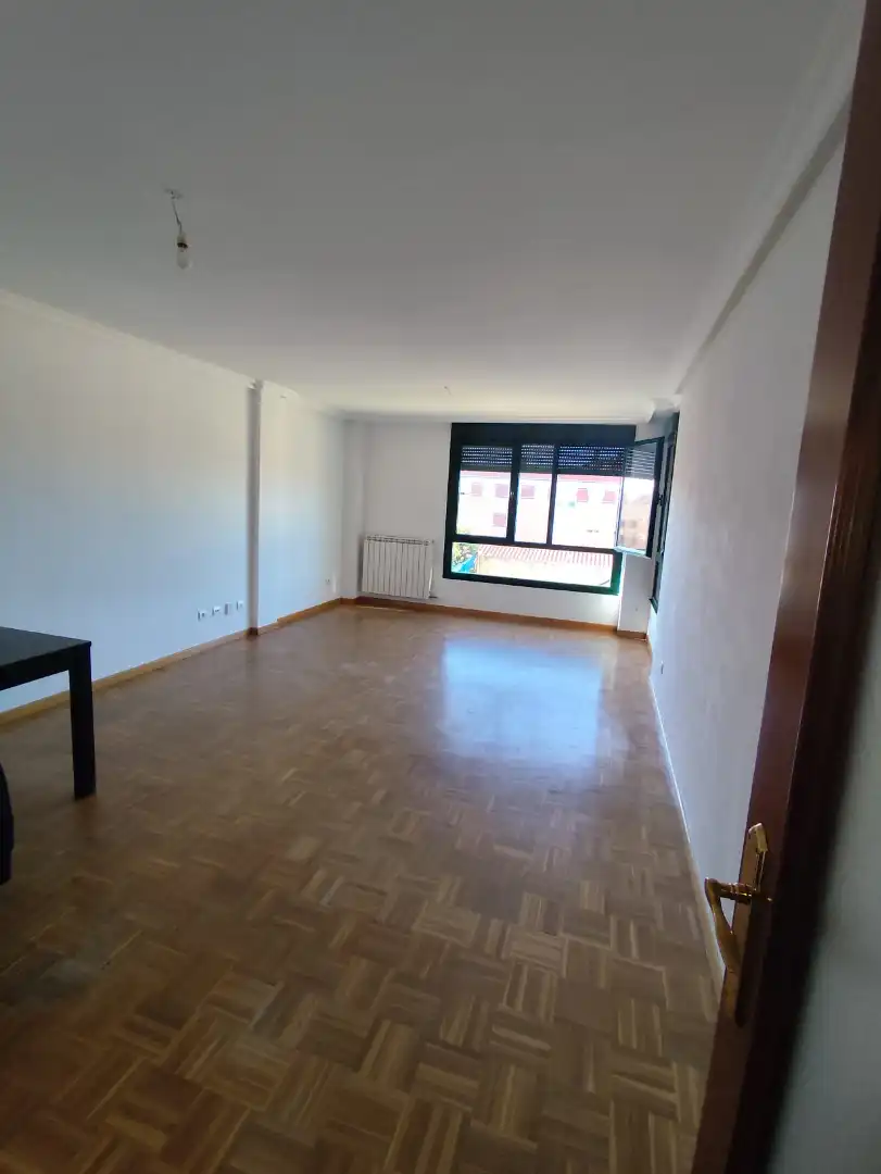 Einfamilien-Reihenhaus zur Miete in Calle Juan Bautista de Toledo, Tejares - Chamberí - Alcades