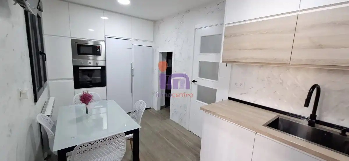 Cocina de Casa adosada en venta en Valdepeñas con Aire acondicionado, Calefacción y Piscina comunitaria
