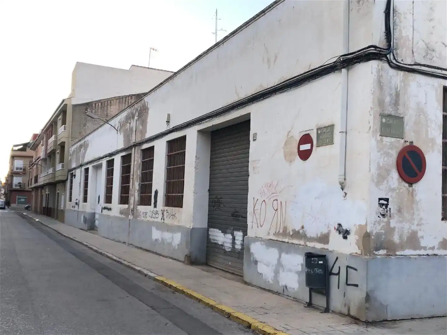 Außenansicht von Fabrikhallen zum Verkauf in Carcaixent, Valencia