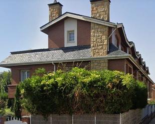 Vista exterior de Casa adosada en venda en Getxo  amb Terrassa i Balcó