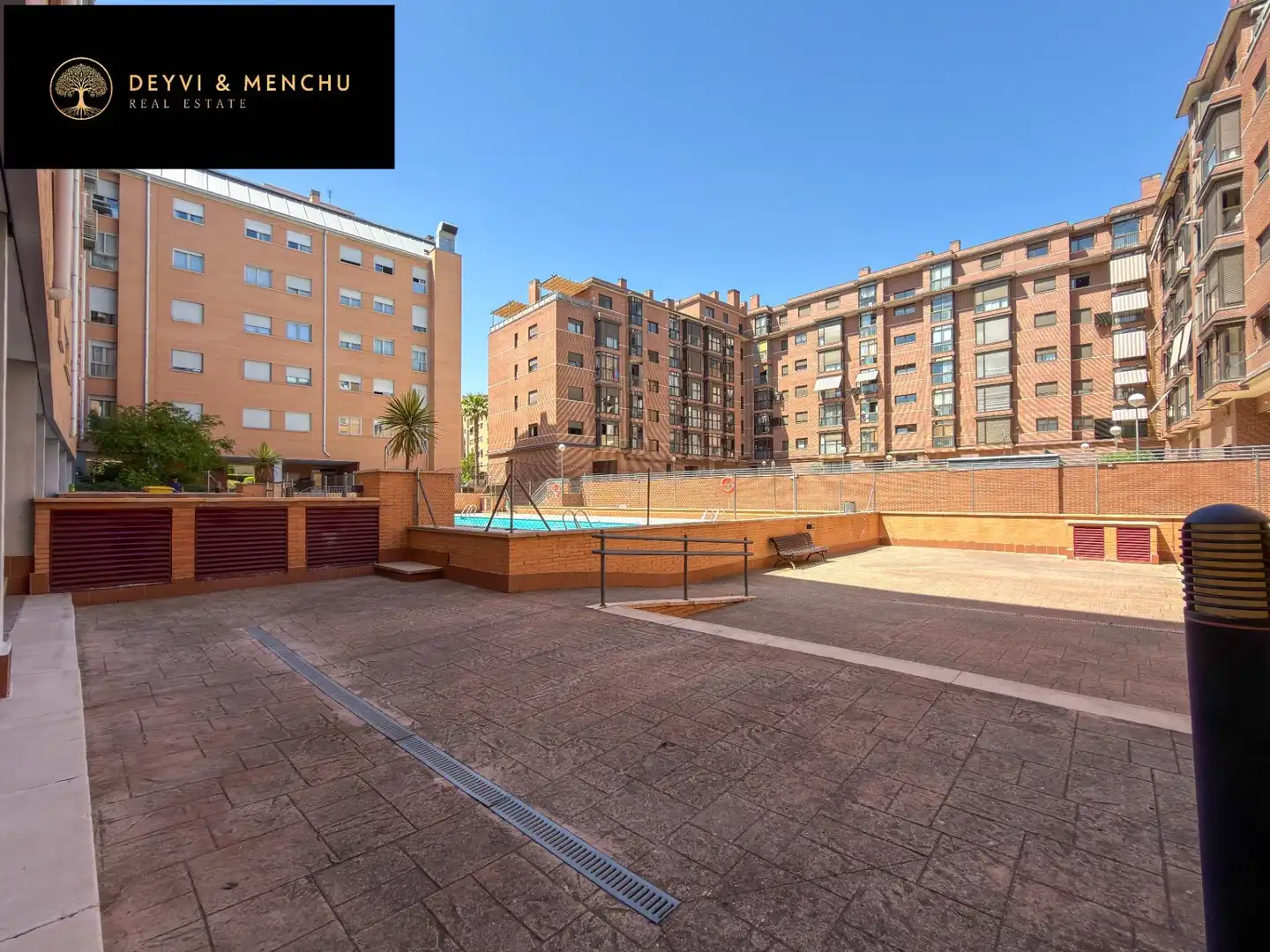 Piscina de Pis en venda en Madrid amb Aire condicionat, Calefacció i Jardí privat