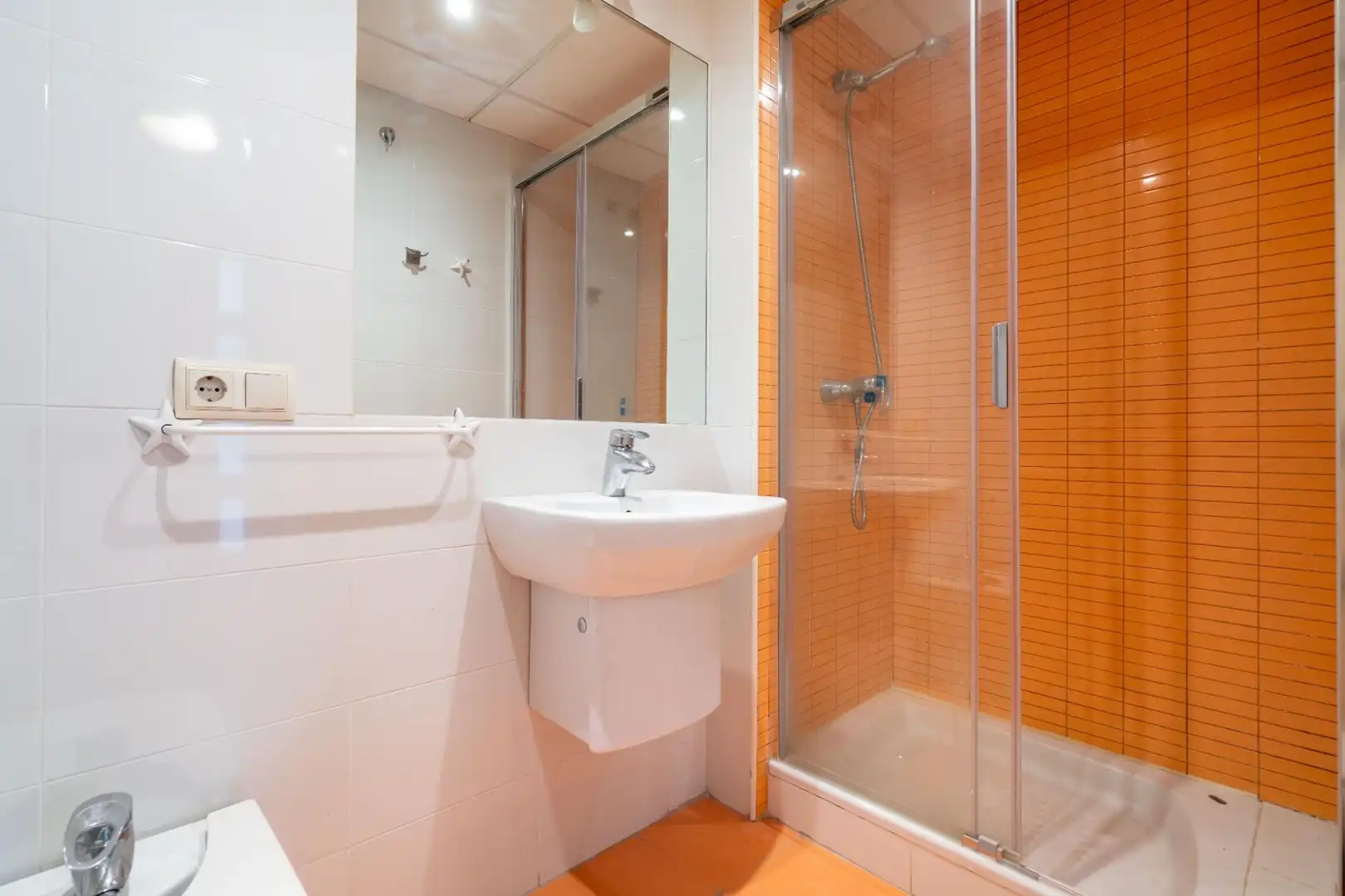 Bathroom of Flat for sale in Almería  with Air Conditioner, Terrace and Storage room